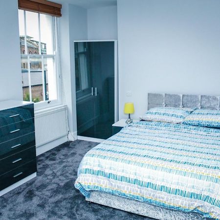 Camden Guest House Double Bedroom With Super Large King Bed Лондон Екстериор снимка