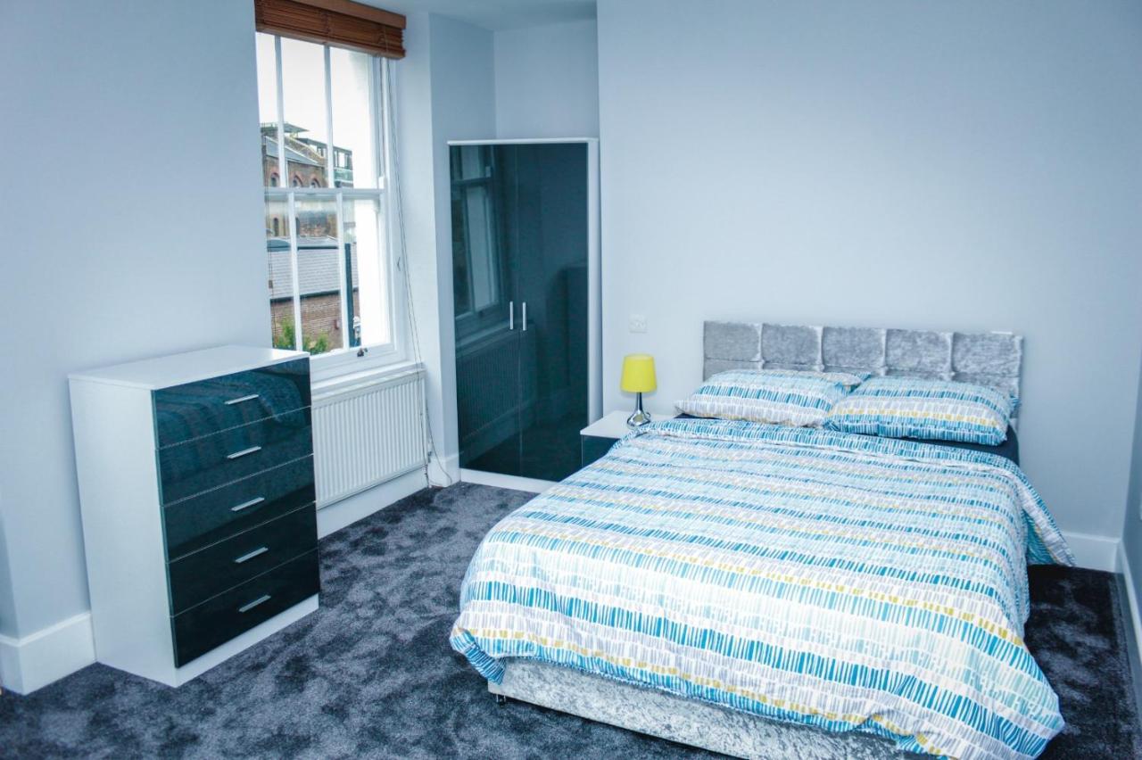 Camden Guest House Double Bedroom With Super Large King Bed Лондон Екстериор снимка