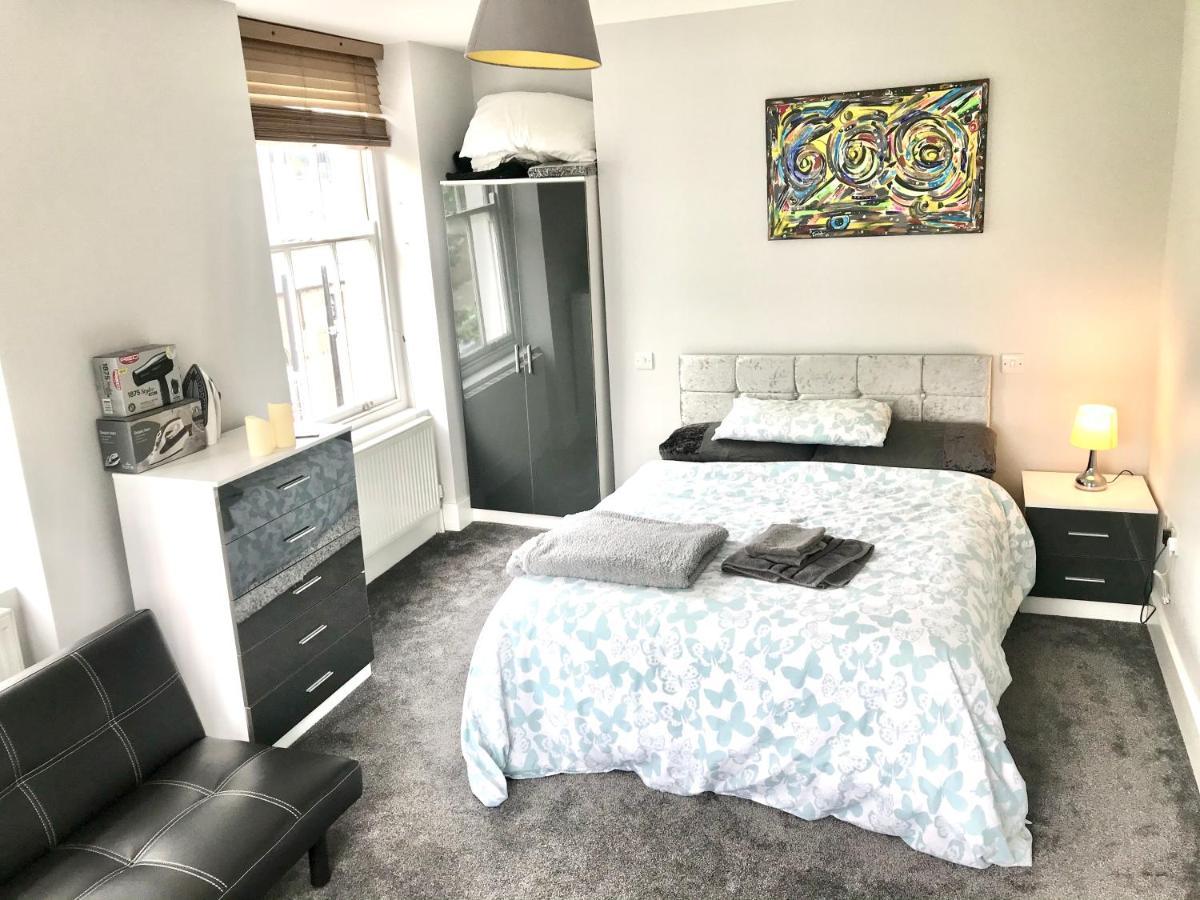 Camden Guest House Double Bedroom With Super Large King Bed Лондон Екстериор снимка