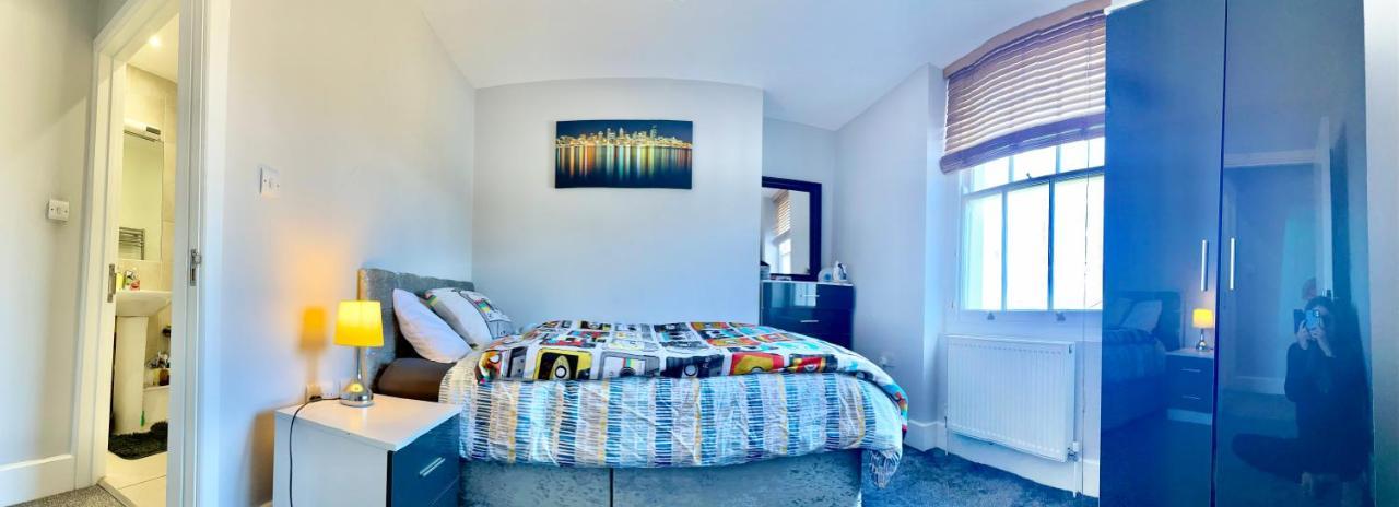 Camden Guest House Double Bedroom With Super Large King Bed Лондон Екстериор снимка